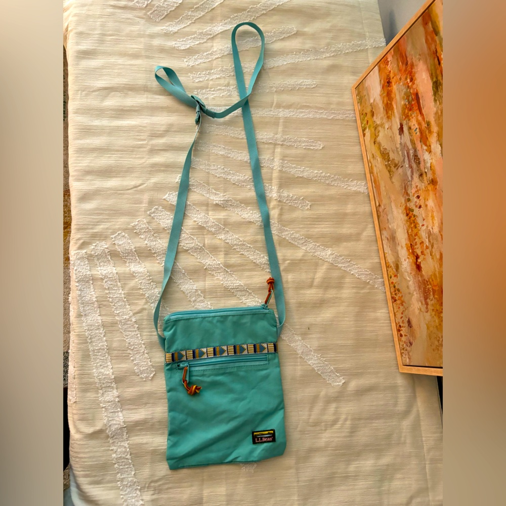 L.L. Bean Mountain Classic Crossbody Bag Nylon Ocean Teal 7” x 8.5”